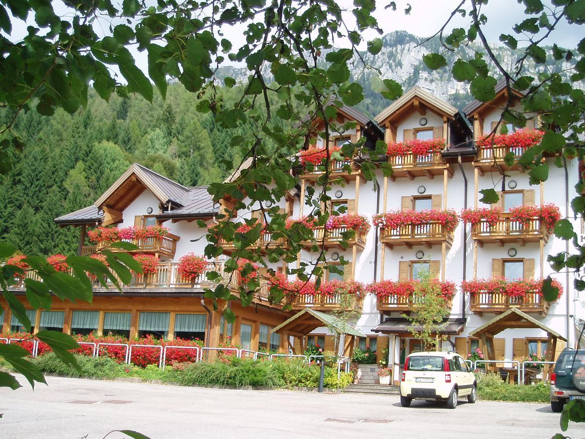 Kapriol Hotel Castello Tesino Exterior photo
